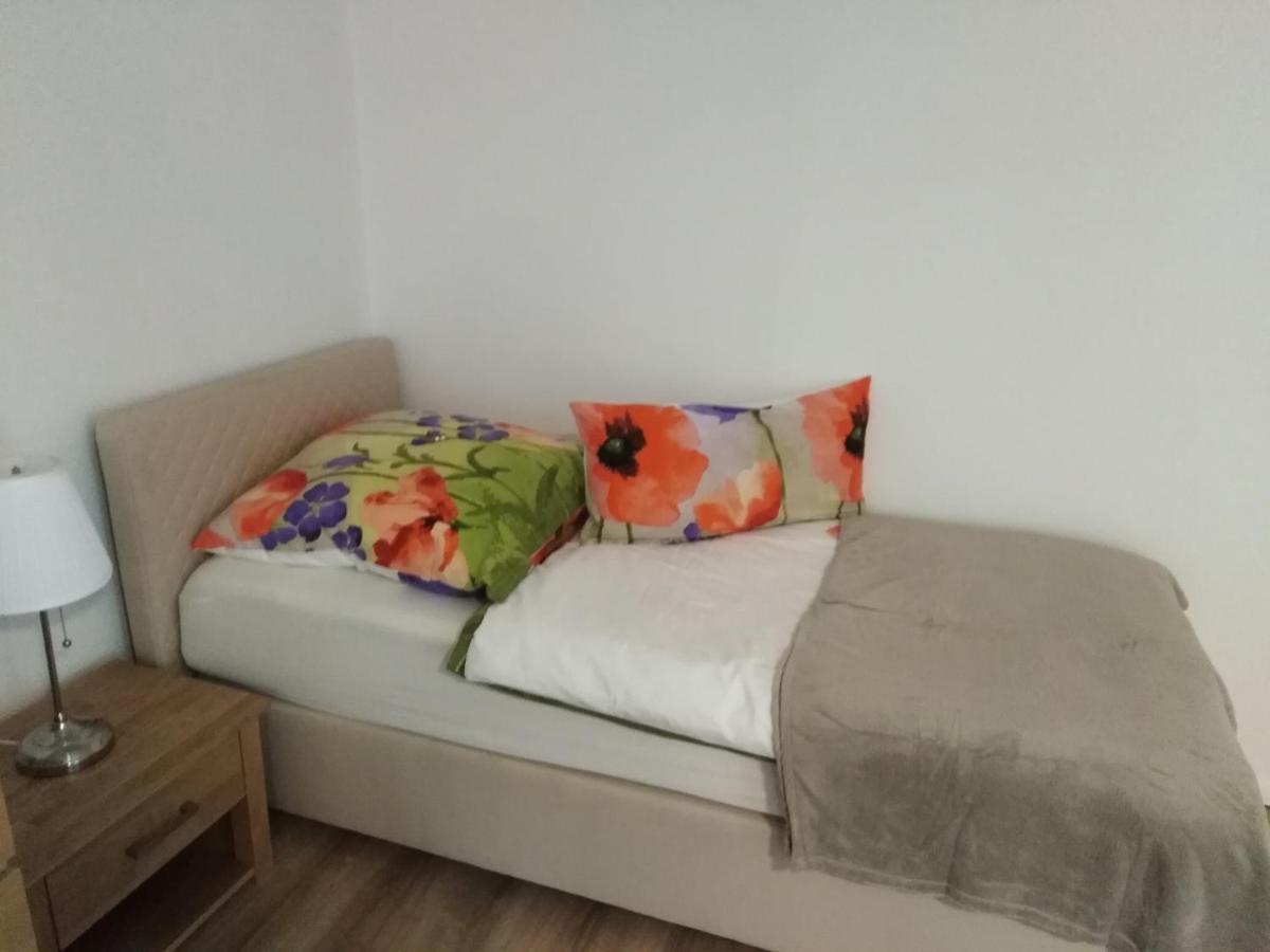 Ferienwohnung Wettin Екстер'єр фото